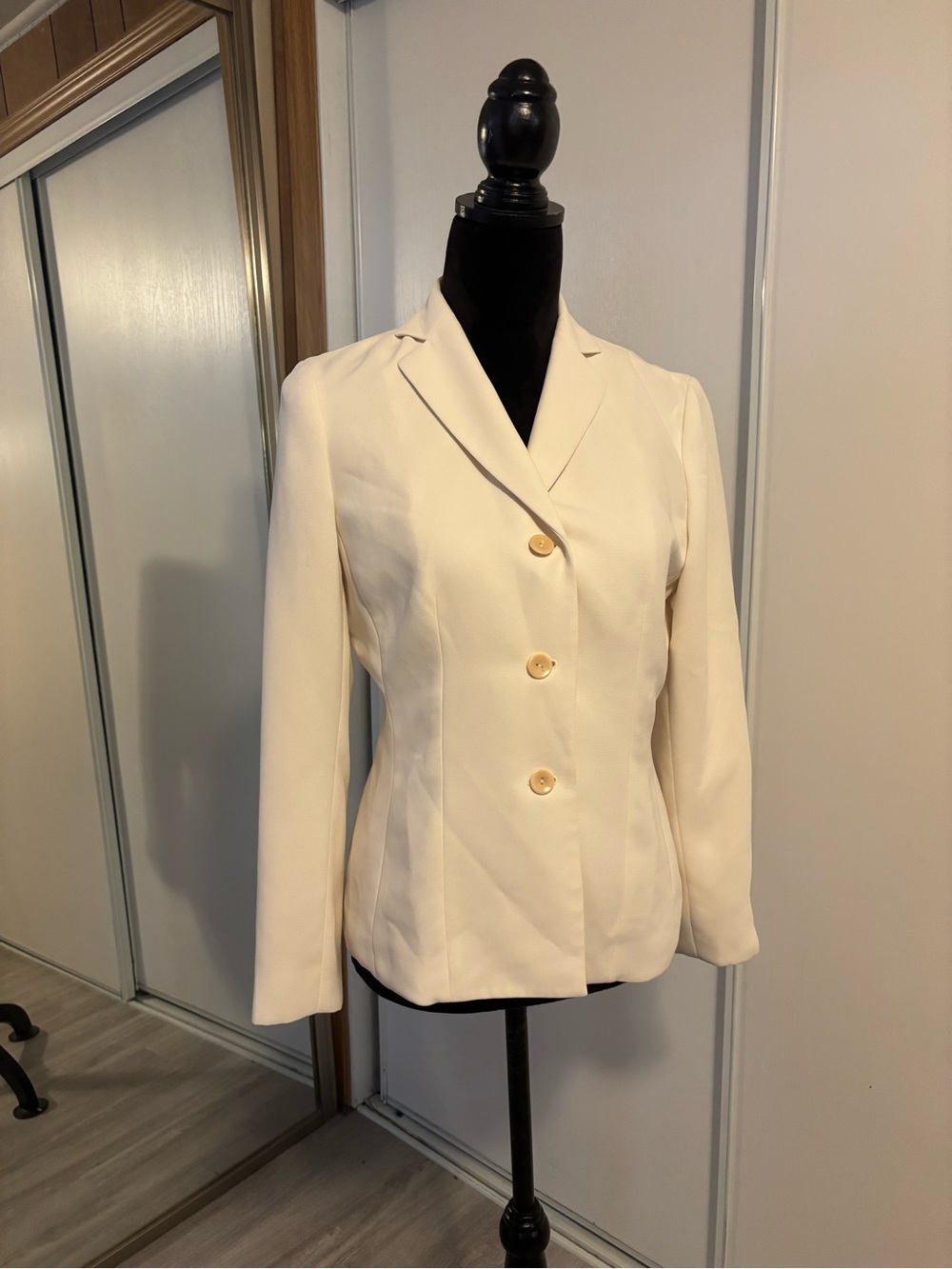 Le Suit Women’s 4P Ivory Single-Breasted 3-Button Lined Blazer office Workwear
